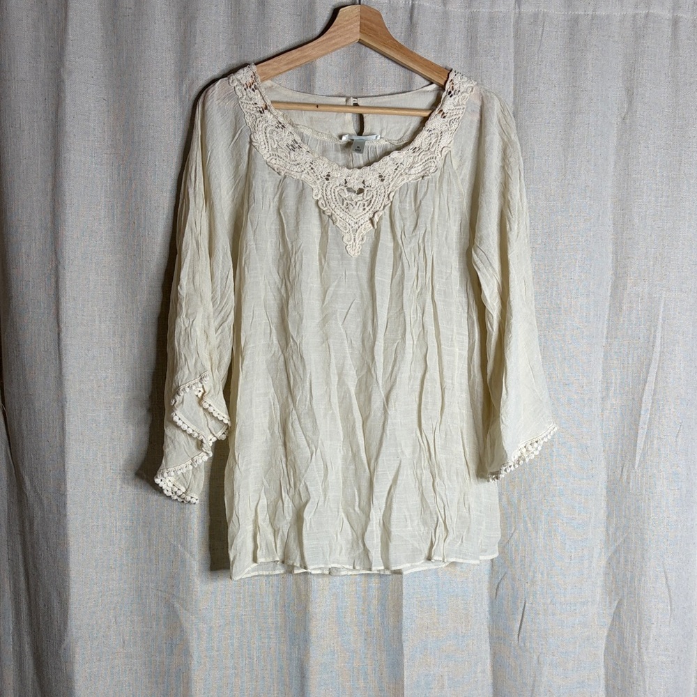 Dress barn size XL Elegant Cream Lace Trim Women's Top